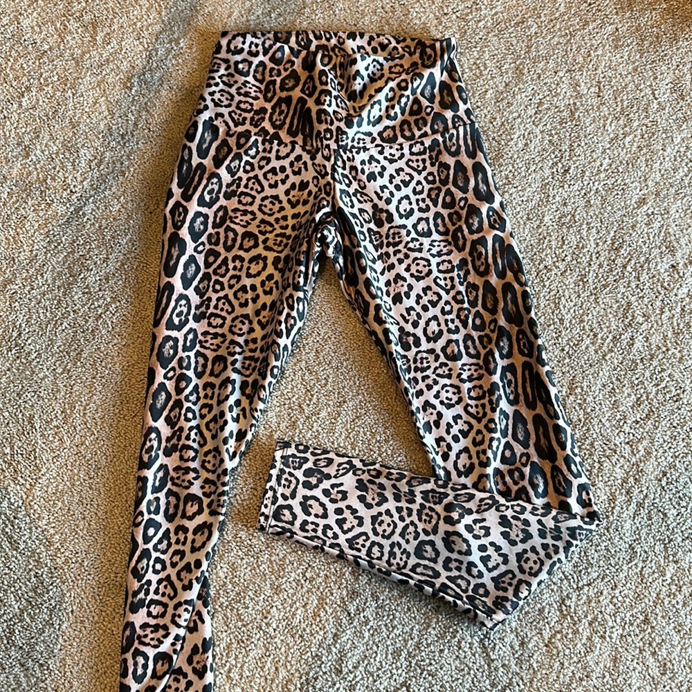 Onzie cheetah leggings